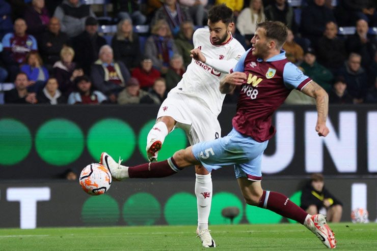 Bàn thắng của Bruno giúp MU có 3 điểm trước Burnley