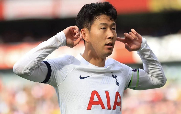 Son Heung Min ăn mừng bàn thắng vào lưới Arsenal