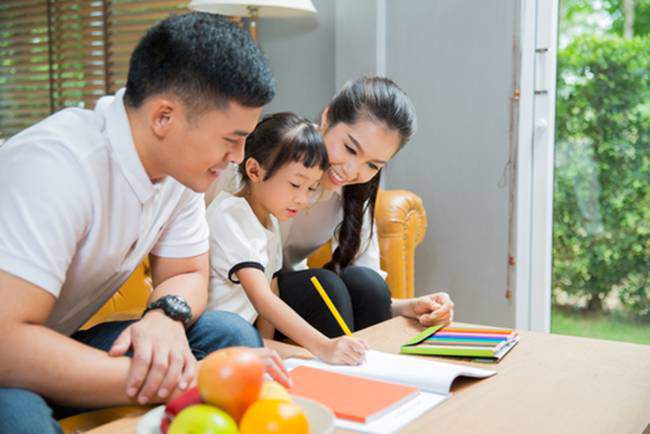 Con rụt rè, mất tự tin nguyên nhân xuất phát từ 4 hành vi này của cha mẹ - 2
