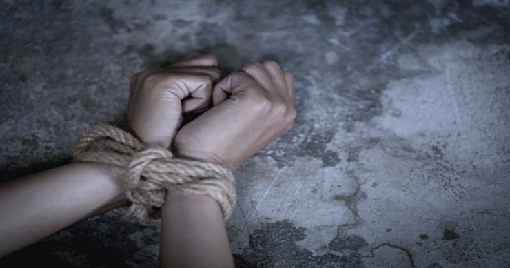 Thiếu niên bị nhóm người bắt cóc khi xuống kiểm tra xe sau vụ va chạm. Ảnh minh họa: telegraphindia.com