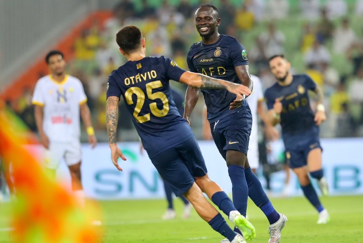 Sadio Mane mở tỉ số từ chấm phạt đền