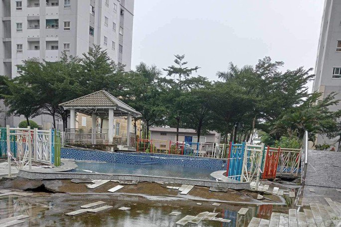 Hồ nước bị bỏ hoang lâu ngày