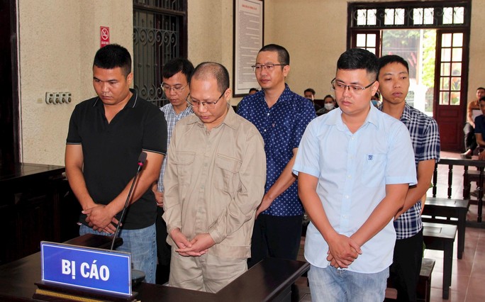 6 bị cáo nghe tòa tuyên án.