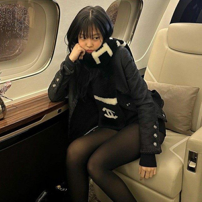 Các chuyên gia khuyên bạn nên giữ thẳng chân, hơi cong ở đầu gối.