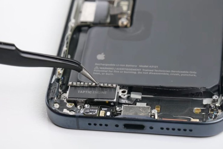Việc tháo dỡ iPhone 15 Pro Max đã được iFixit thực hiện.