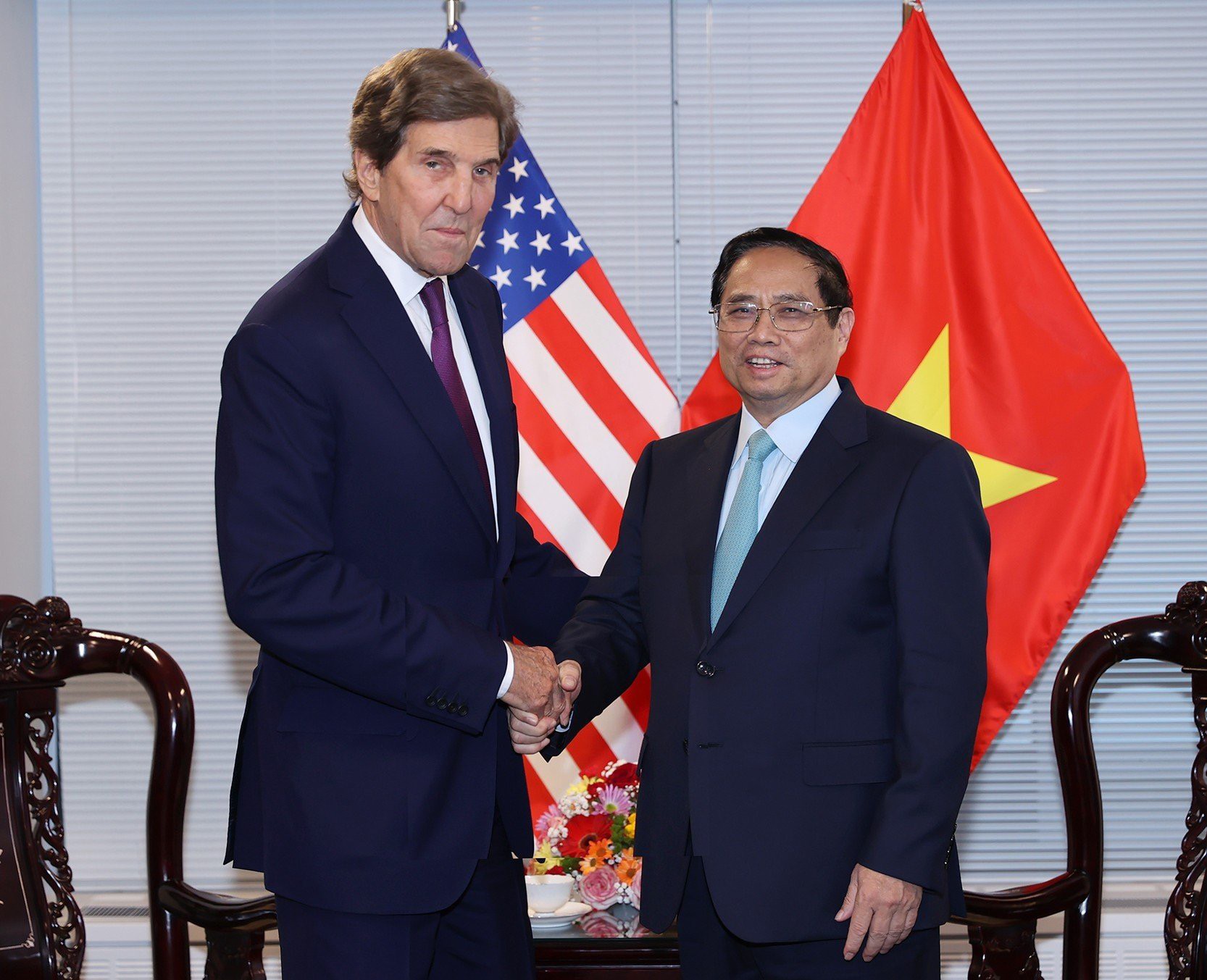 Thủ tướng Phạm Minh Chính tiếp Đặc phái viên của tổng thống Mỹ về khí hậu John Kerry. Ảnh: VGP
