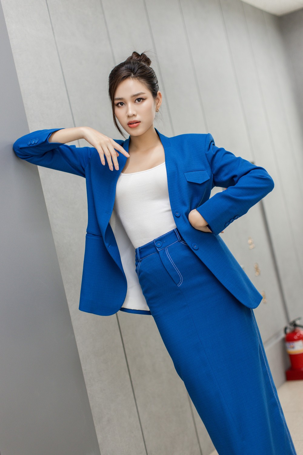 Hoa hậu Đỗ Thị Hà lên đồ đẹp chuẩn nữ CEO ở tuổi 22 - 1