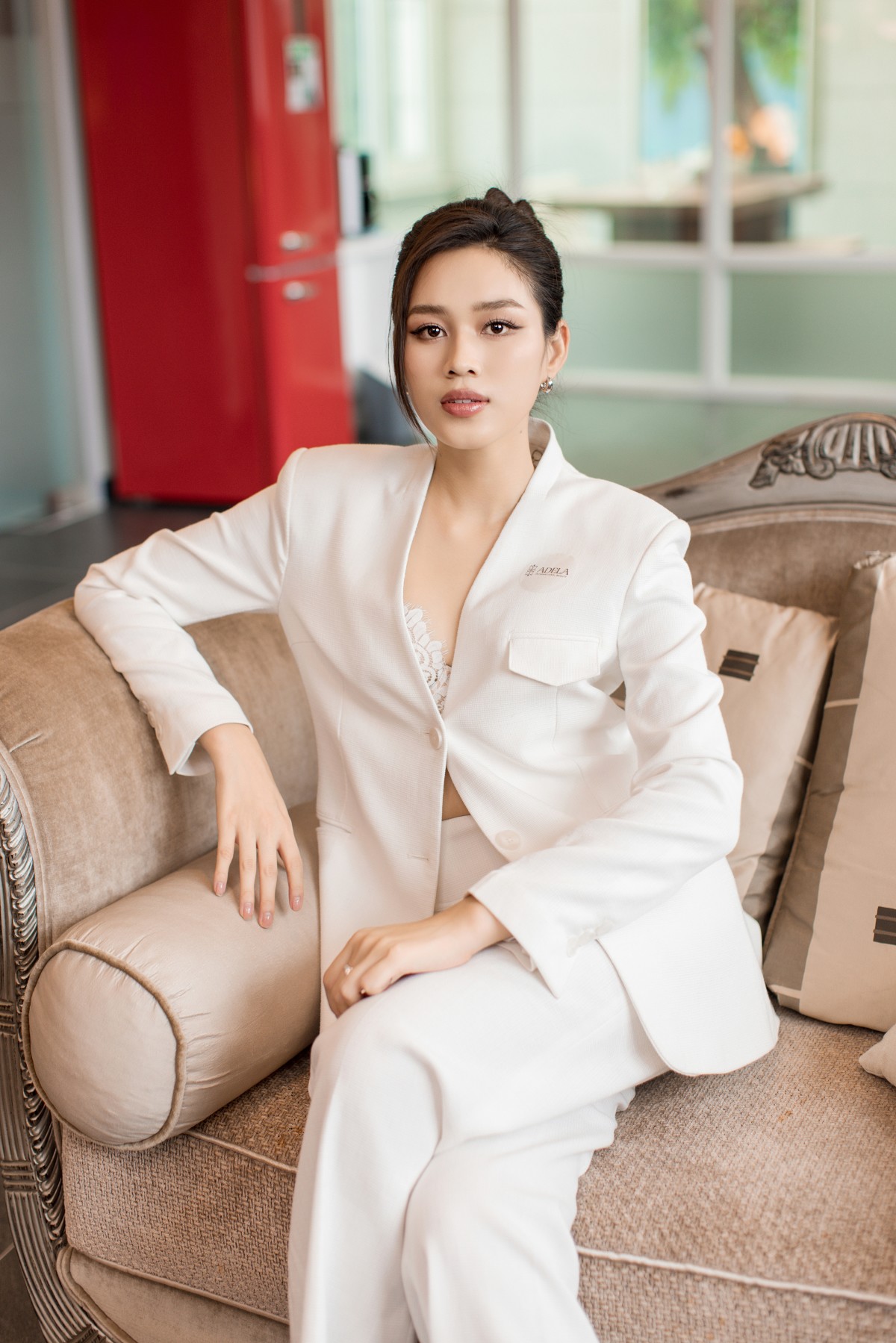 Hoa hậu Đỗ Thị Hà lên đồ đẹp chuẩn nữ CEO ở tuổi 22 - 6