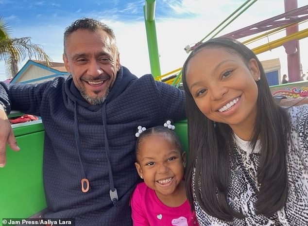 Cặp đôi&nbsp;đang sống cùng với con gái