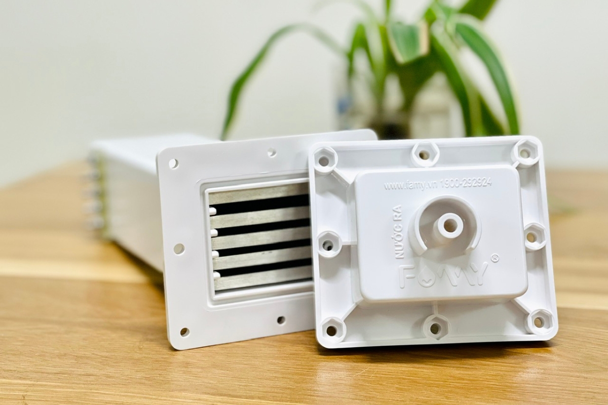 Máy lọc nước RO ion kiềm Famy được trang bị 5 tấm điện cực cao cấp và sử dụng công nghệ điện phân không màng ngăn