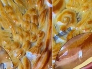Thị trường - Tiêu dùng - Được tặng bánh trung thu, người đàn ông ngỡ ngàng phát hiện bí mật không ngờ