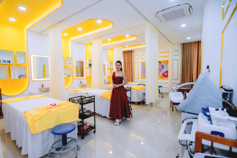 Thẩm mỹ viện Ngọc Hường tấp nập trong ngày khai trương địa điểm mới tại Bình Dương - 2