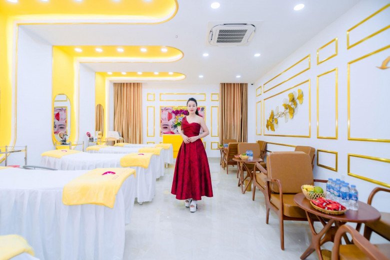 Hơn 150 khách hàng đã đến làm đẹp trong ngày khai trương địa điểm mới