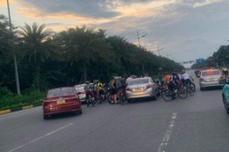 Tin tức trong ngày - Công an xác minh vụ nhóm người đạp xe vi phạm giao thông, "quây" tài xế ô tô