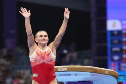 Thể thao - Ngôi sao đặc biệt nhất ASIAD: Huyền thoại 48 tuổi thi đấu với "các con"