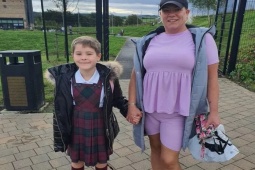 Giáo dục - du học - Cậu bé 7 tuổi thách thức mọi quy chuẩn khi dám mặc đồ con gái tới trường