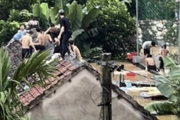 Tin tức trong ngày - Mưa ngập phòng trọ, 40 học sinh trèo lên nóc nhà kêu cứu
