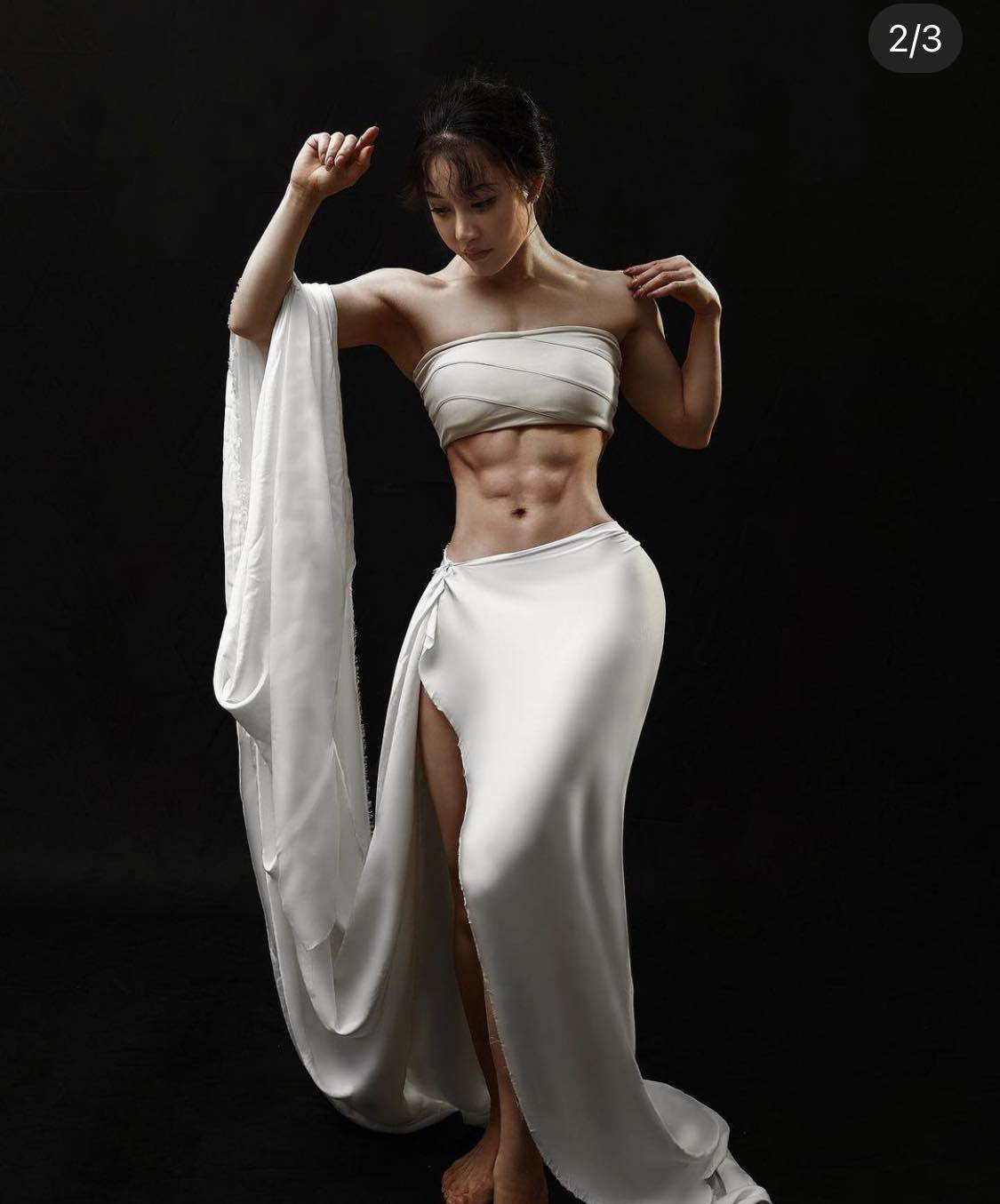 Choáng với body cơ bắp của nữ bác sĩ nổi tiếng Trung Quốc - 11