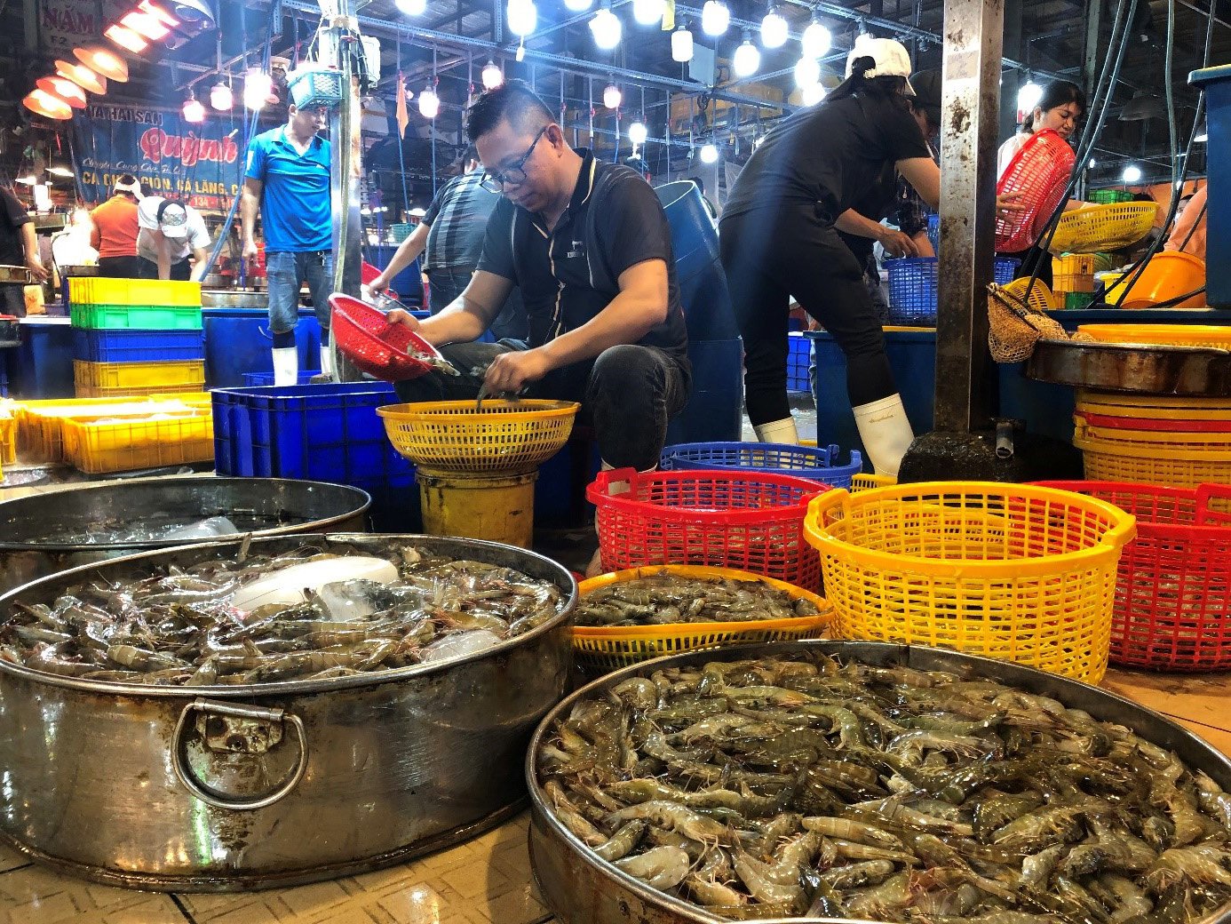 Chợ Bình Điền cung cấp 70% sản lượng thủy hải sản cho thị trường TPHCM và các tỉnh lân cận. Ảnh: SATRA