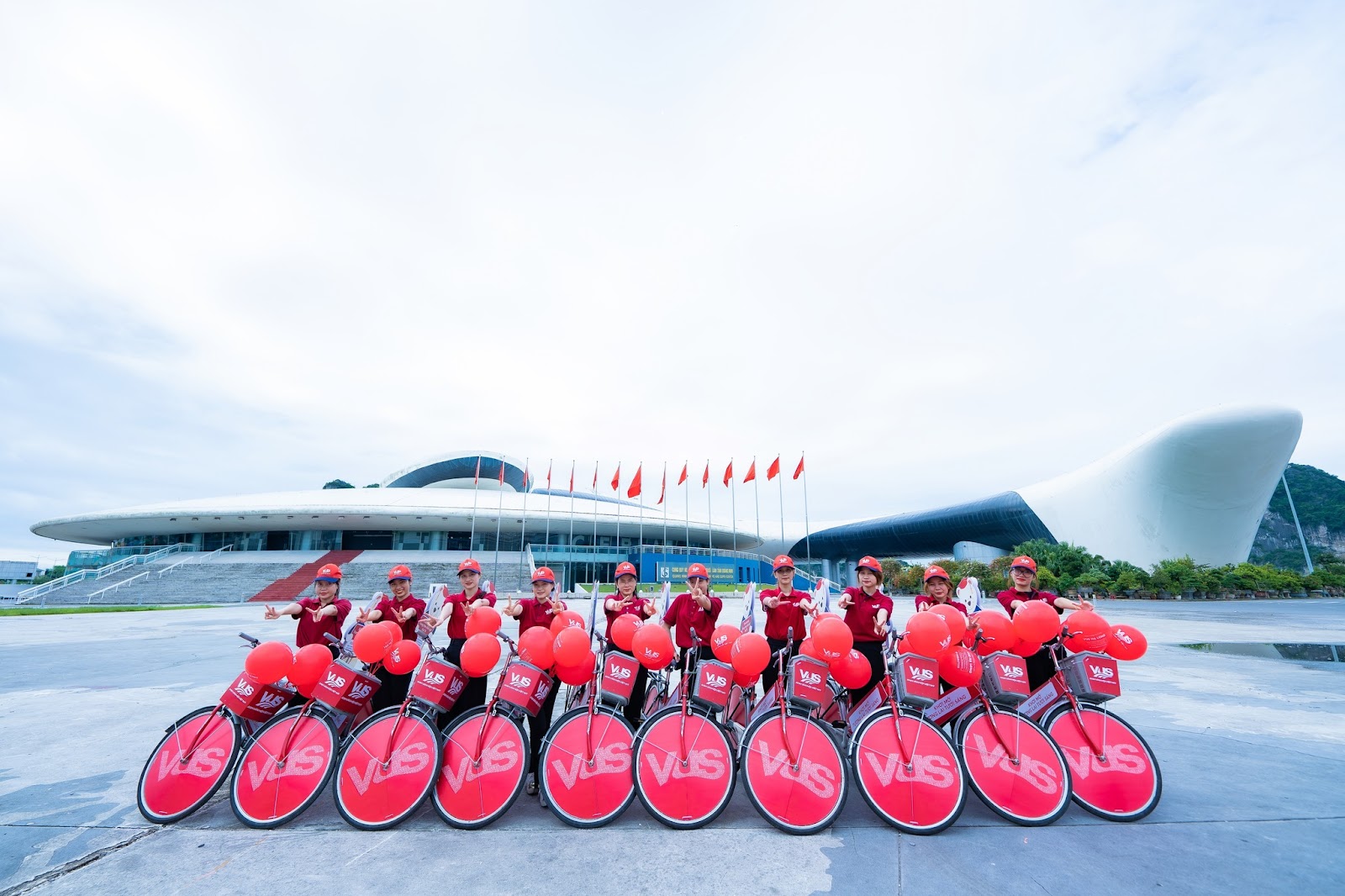 VUS đồng loạt khai trương 6 cơ sở mới, đón cái Tết thật đặc biệt trong tháng 09 - 1