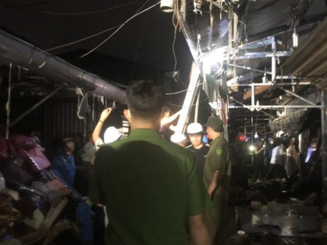 Tin tức trong ngày - Chợ Ba Đồn bất ngờ bốc cháy trong đêm