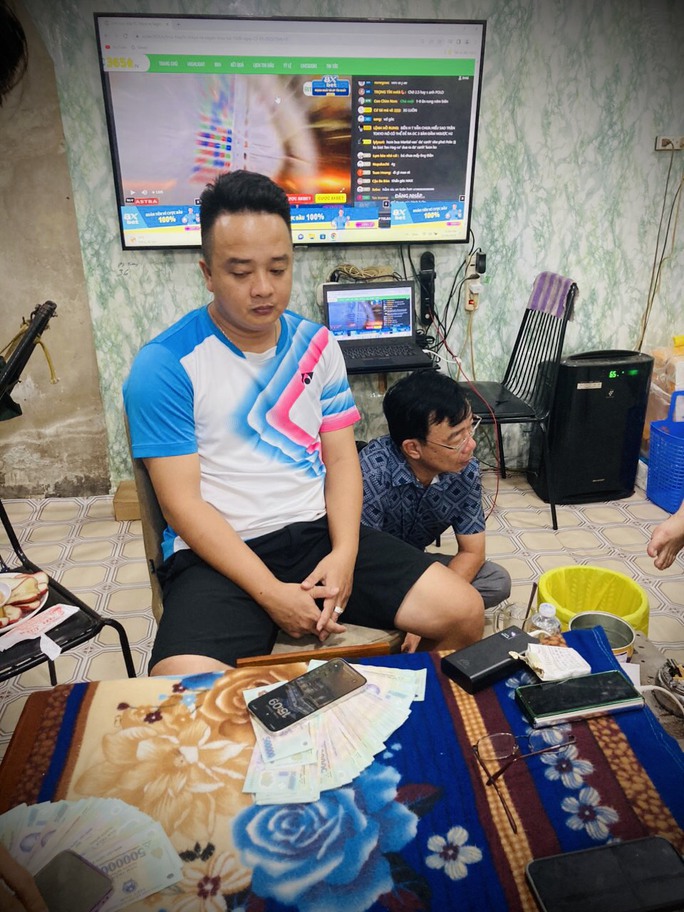 Công an bắt quả tang người đánh bạc