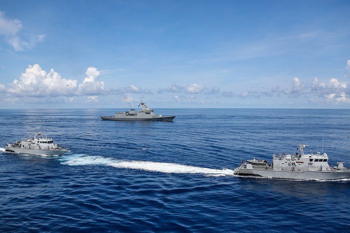 Các lực lượng trên biển của Hải quân Philippines diễn tập hồi tháng 5. Ảnh: ABS-CBN