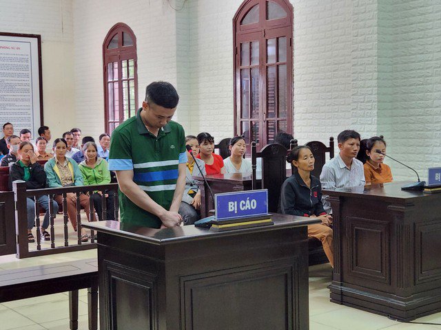 Bị cáo Trần Anh Vinh trước tòa.