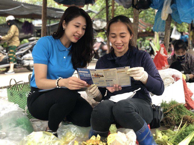 Bộ LĐ-TB&amp;XH cho biết, sẽ tiếp tục tăng cường tuyên truyền, tham vấn rộng rãi ý kiến người dân, người lao động liên quan tới sửa đổi quy định về BHXH một lần.