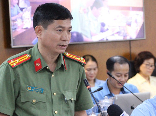 Thượng tá Lê Mạnh Hà, Phó phòng Tham mưu Công an TPHCM thông tin tại buổi họp báo