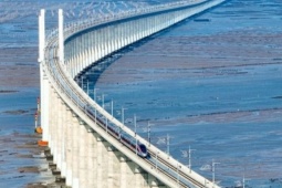 Trung Quốc khánh thành tuyến đường sắt cao tốc vượt biển đầu tiên