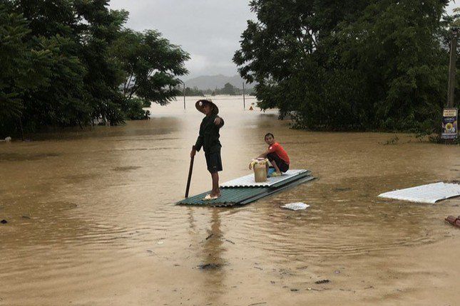 Mưa lũ gây chia cắt nhiều nơi tại Nghệ An. Ảnh TPO