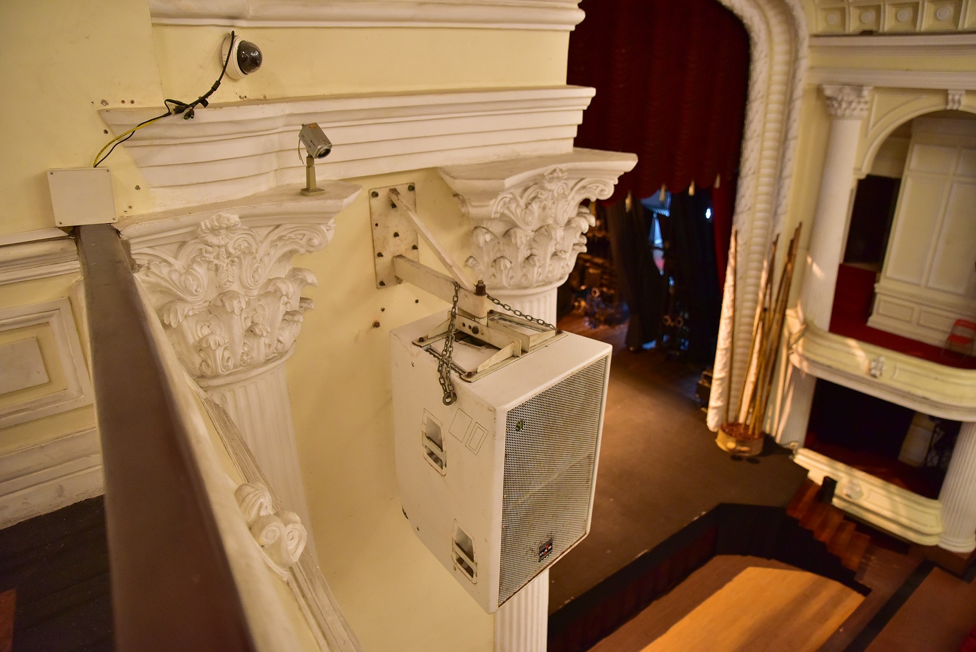 Theo đại diện Nhà hát Thành phố, những hệ thống kỹ thuật như âm thanh, ánh sáng, trang thiết bị… hiện không đáp ứng được nhu cầu để tổ chức các chương trình lớn.