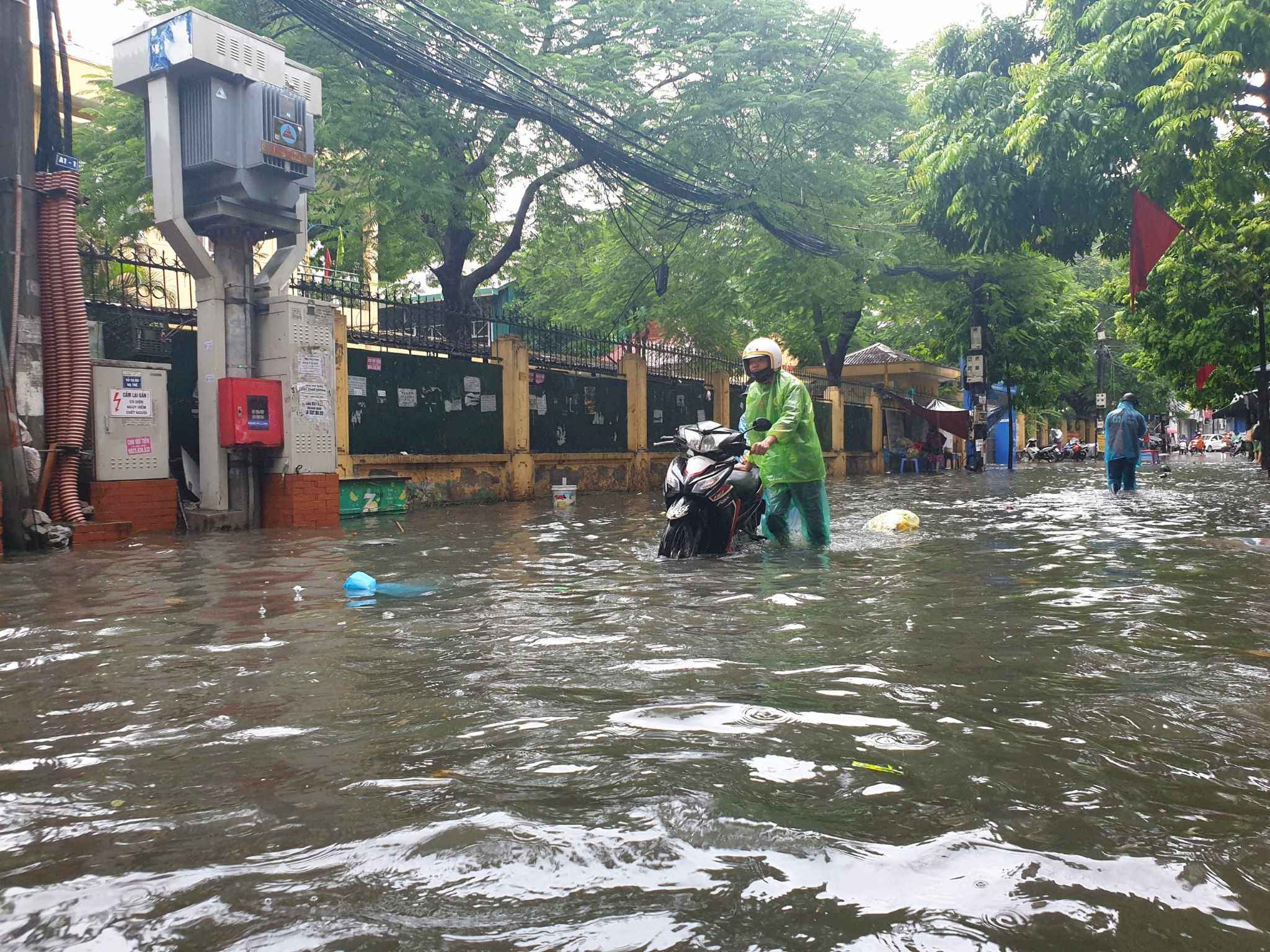 Hệ thống thoát nước Hà Nội hiện tại chỉ đáp ứng được những trận mưa dưới 50mm/h