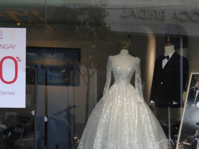 Thị trường - Tiêu dùng - Cảnh đìu hiu tại phố ảnh cưới nổi tiếng ở TPHCM, nhiều tiệm tung ''bom tấn'' khuyến mãi vẫn ế ẩm