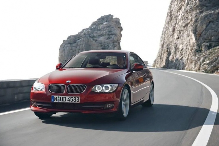 BMW 335i 2010 có giá từ 264 - 360 triệu đồng. Ảnh: Motorbiscuit.