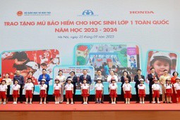 2 triệu mũ bảo hiểm được Honda Việt Nam trao cho học sinh lớp Một toàn quốc
