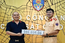 Tin tức trong ngày - Đại gia trúng đấu giá biển số ngũ quý 6: “Nóc nhà đồng ý tôi mới dám xuống tiền”