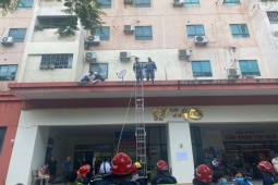 Tin tức trong ngày - Hà Nội: Người phụ nữ rơi từ tầng cao toà chung cư xuống tầng 1