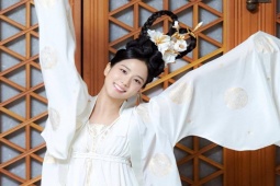 Thời trang - Jisoo duyên dáng trong phục trang "Hằng Nga"