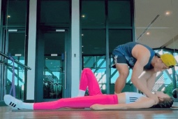Đời sống Showbiz - Bùi Tiến Dũng và vợ Tây tình tứ trong phòng gym khiến hội chị em "phát sốt"