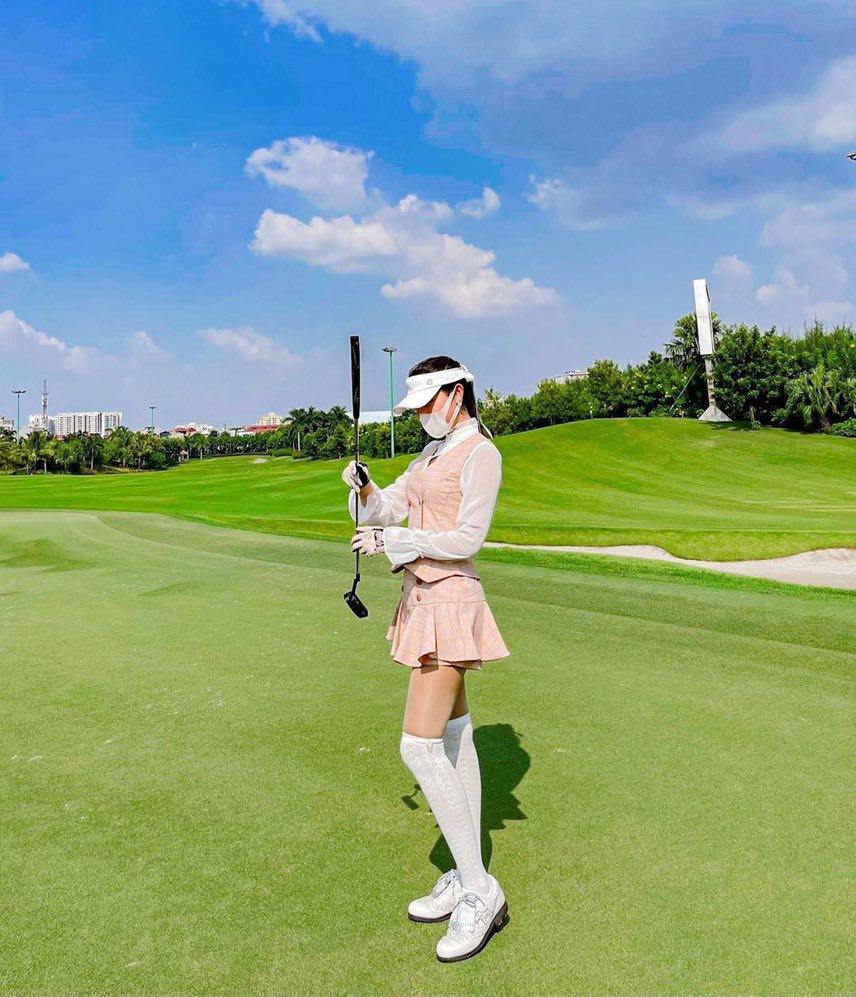 Trang phục chơi golf "đắt xắt ra miếng" của dàn hoa hậu Việt.&nbsp;