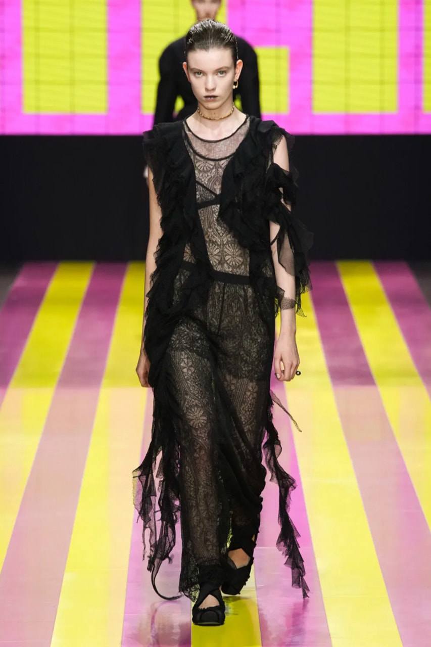 Christian Dior Xuân Hè 2024 là biểu hiện tự tin của sự nữ tính hiện đại - 1