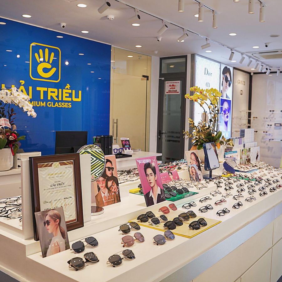 Vô vàn các thương hiệu mắt kính nổi tiếng được trưng bày tại Kính Hải Triều