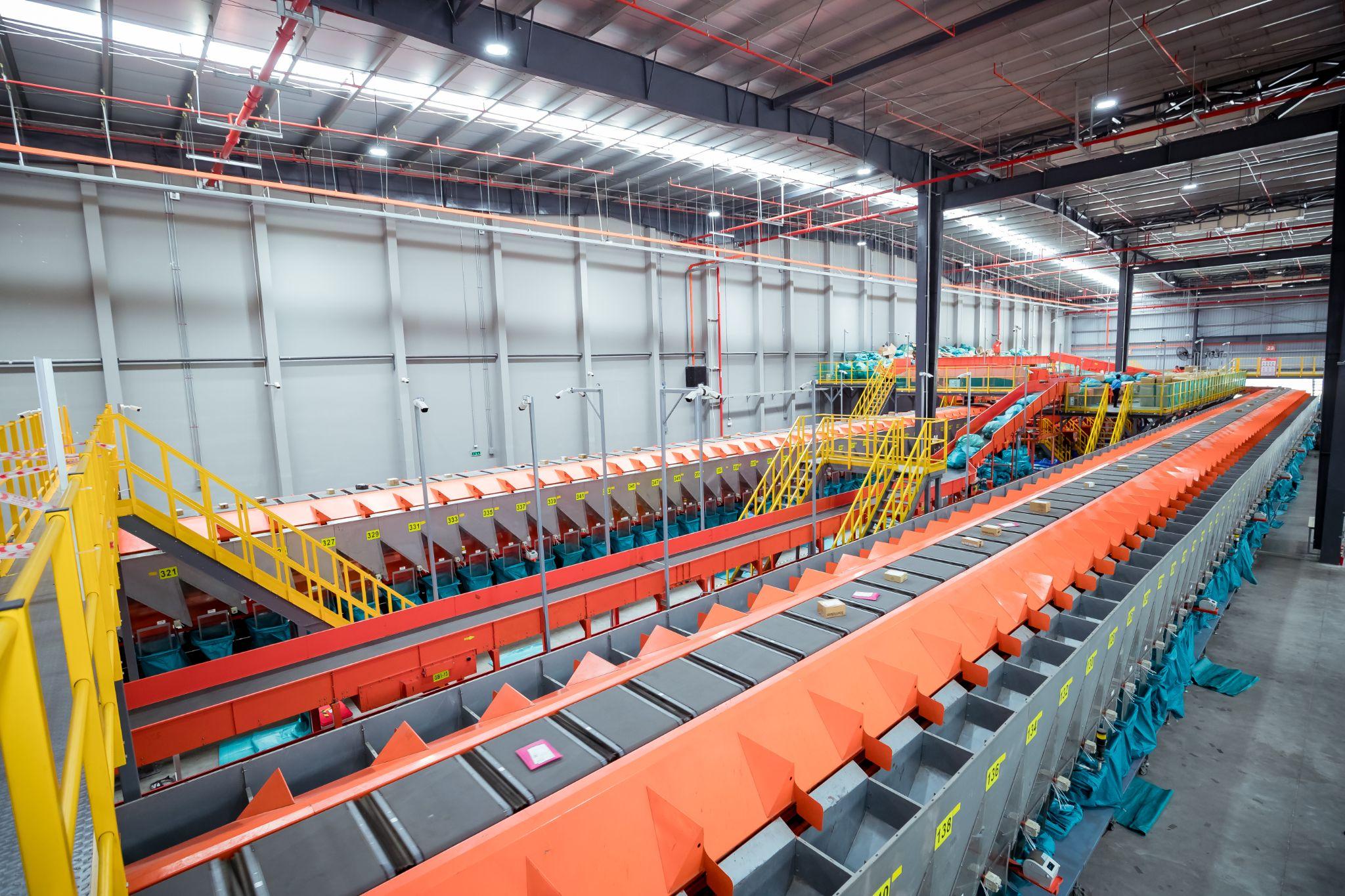 Tăng sức nóng cuộc đua giao vận với sự xuất hiện của trung tâm phân loại rộng 100.000 m2 - 4