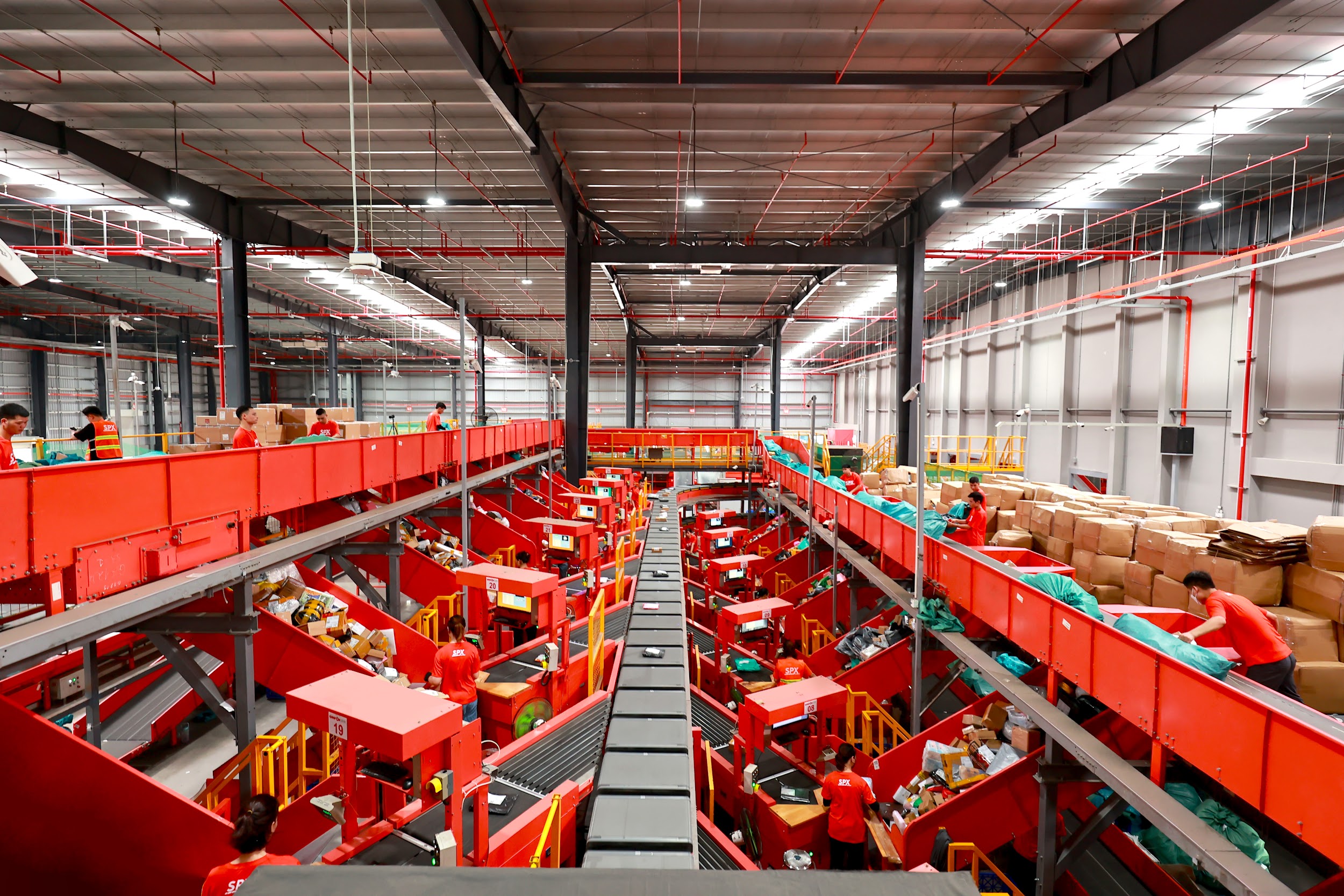 Tăng sức nóng cuộc đua giao vận với sự xuất hiện của trung tâm phân loại rộng 100.000 m2 - 3