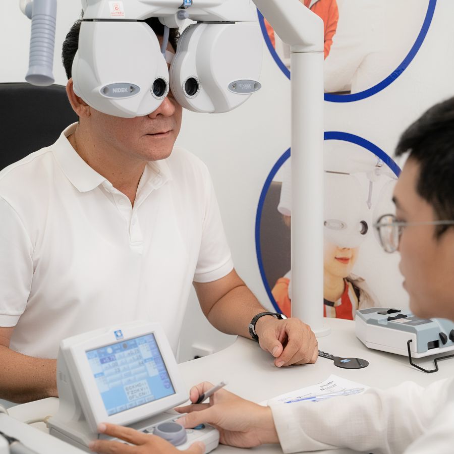 Hệ thống máy đo mắt hiện đại, nhập khẩu từ Nhật và Pháp, đảm bảo độ chính xác khi đo