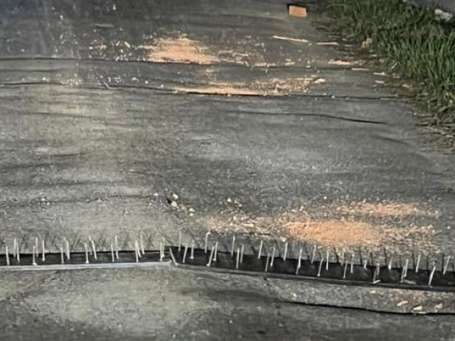 Tin tức trong ngày - Dùng bàn chông đinh bẫy xe ô tô trên tỉnh lộ 818 ở Long An