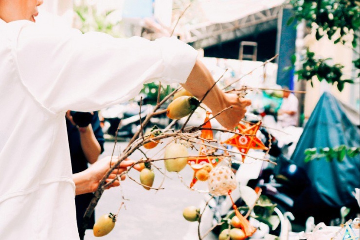 Do nhu cầu của khách hàng nên từ đầu mùa chị Dương đã nhập nhiều loại cành hồng ở các nơi khác nhau như Sơn La, Đà Lạt… ẢNH: THIỆN HỢP