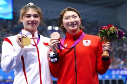 Thể thao - Người đẹp bơi Trung Quốc giành 6 HCV ASIAD khóc ôm chặt "bại tướng" Nhật Bản